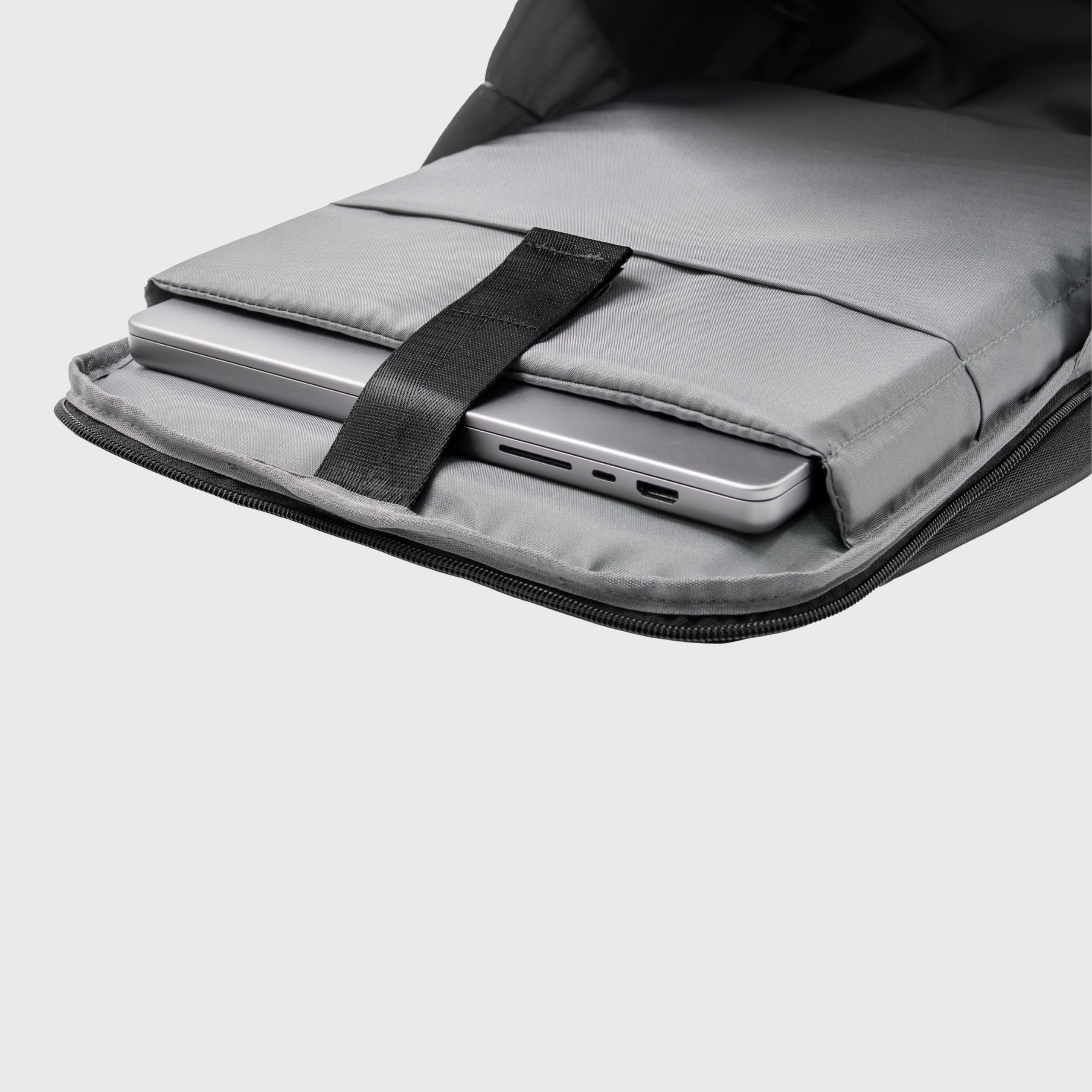 brandcharger singapore APEX backpack laptop compartment